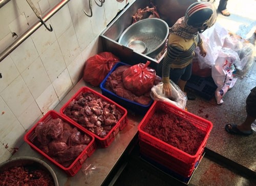 Cơ sở làm giả thịt bò ở Sài Gòn
