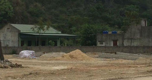 Xưởng sản xuất gỗ dăm không phép của Cty cổ phần Tân Phú (xã Trường Lâm) cũng mới vừa “mọc lên”