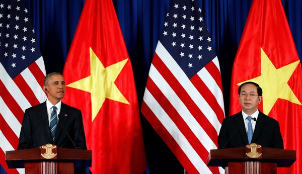 Chủ tịch nước Trần Đại Quang và Tổng thống Mỹ Barack Obama tại cuộc họp báo. Ảnh: Reuters
