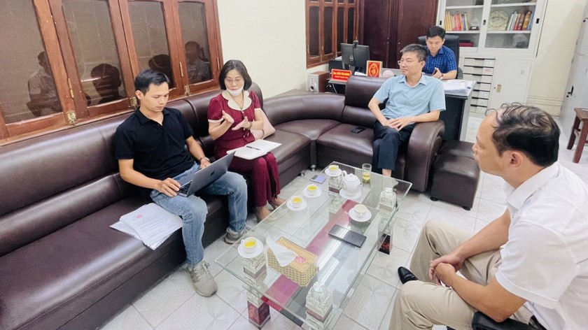 Đại diện của Sở Giáo dục và Đào tạo tỉnh Hải Dương tại buổi làm việc với phóng viên Báo Pháp luật Việt Nam.