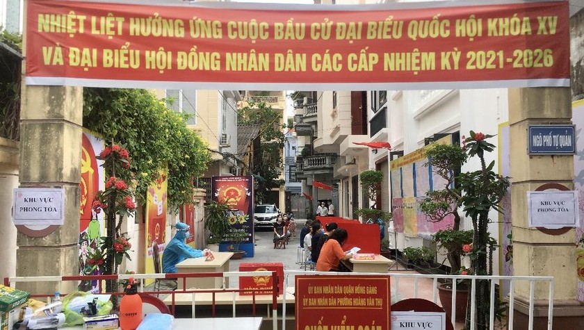 Khu phong tỏa y tế ngõ 10 Phan Chu Trinh, quận Hồng Bàng, TP Hải Phòng trong ngày bầu cử.