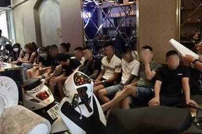 Quán karaoke tại số 289C Văn Cao (thuộc phường Đằng Lâm, quận Hải An) hoạt động trái quy định phòng, chống dịch.