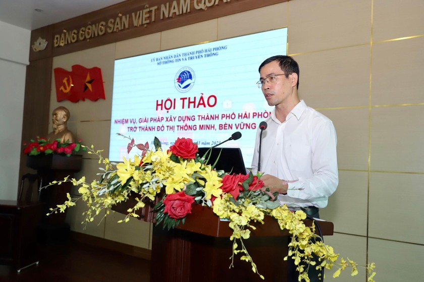 Phó Giám đốc Sở Thông tin và Truyền thông Thành phố Vũ Đại Thắng phát biểu tại Hội thảo.