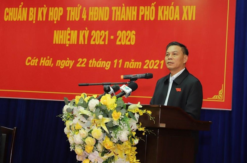 Chủ tịch UBND TP Hải Phòng Nguyễn Văn Tùng tiếp xúc cử tri huyện Cát Hải. 
