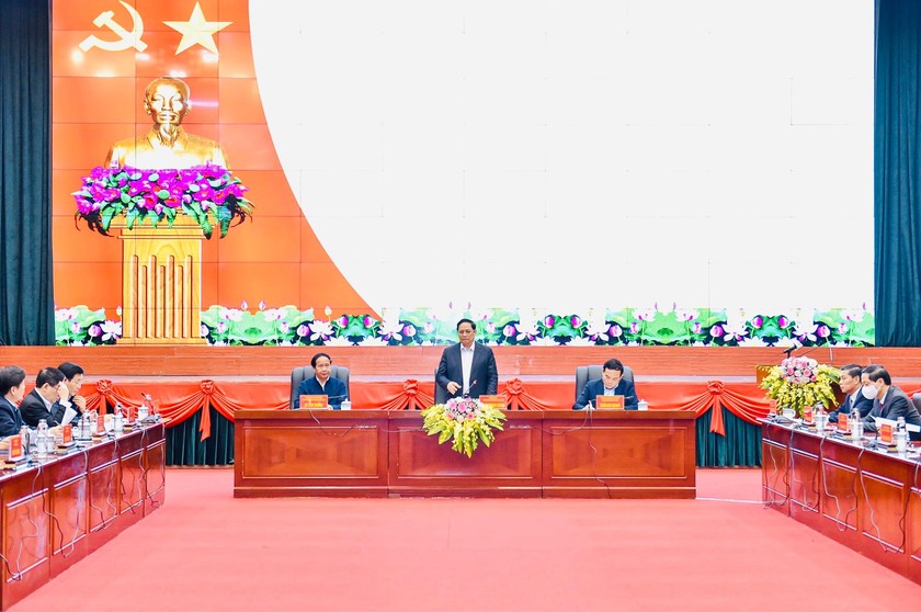 Thủ tướng Chính phủ và đoàn công tác làm việc với Ban Thường vụ Thành ủy Hải Phòng về tình hình phát triển kinh tế-xã hội.