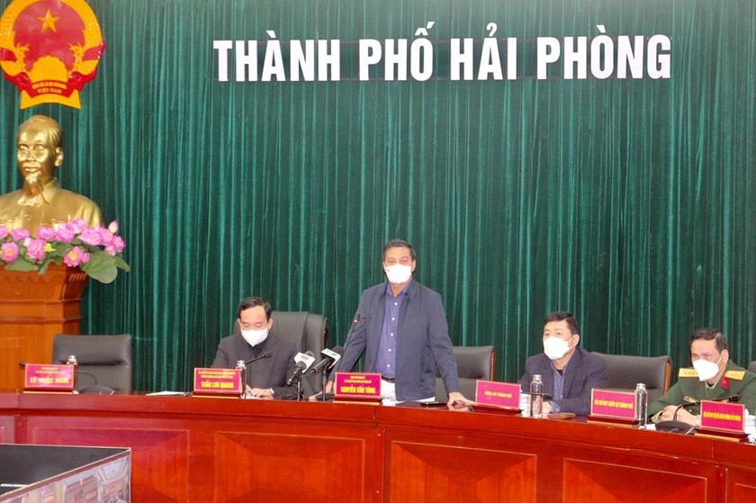 Chủ tịch UBND TP Nguyễn Văn Tùng kết luận tại cuộc họp.
