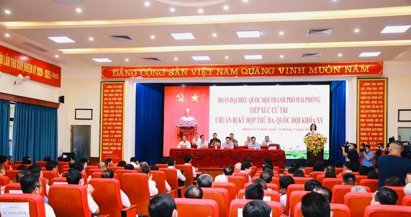 Quang cảnh hội nghị tiếp xúc cử tri tại quận Lê Chân.