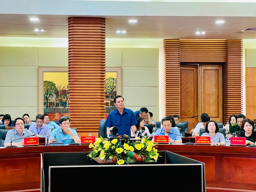 Chủ tịch UBND TP Nguyễn Văn Tùng phát biểu tại buổi làm việc.