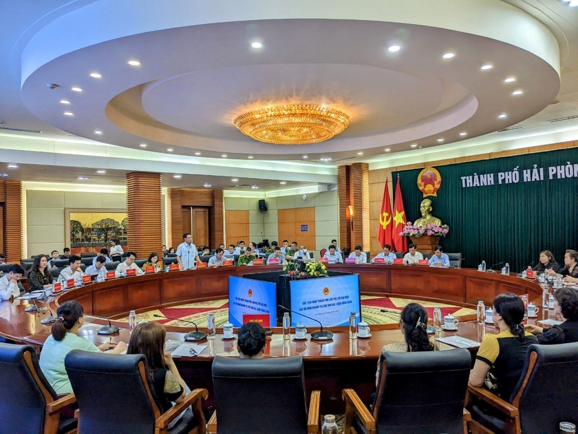 Chiều 24/4, Chủ tịch UBND TP Nguyễn Văn Tùng chủ trì đã làm việc với đại diện của các hộ kinh doanh tại chợ Tam Bạc.