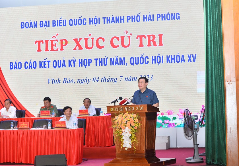 Chủ tịch Quốc hội Vương Đình Huệ phát biểu tại cuộc tiếp xúc cử tri.