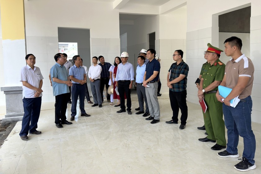 Phó Chủ tịch UBND TP Hải Phòng kiểm tra tiến độ Trạm Y tế xã Tiên Minh, huyện Tiên Lãng.