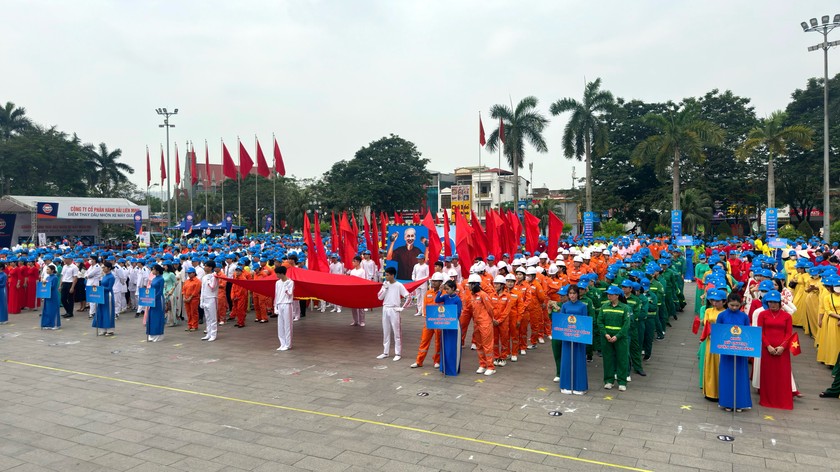 2.000 cán bộ công đoàn, công nhân viên chức lao động đại diện 320.000 đoàn viên Công đoàn thành phố Hải Phòng.