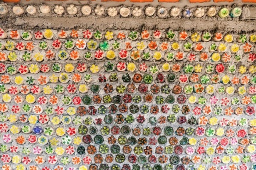 Độc đáo ngôi nhà làm từ hơn 6.000 vỏ chai nhựa của chàng trai ở đảo Lý Sơn