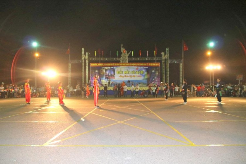 Quanh cảnh Lễ hội đánh cờ đấu võ ở Bình Định