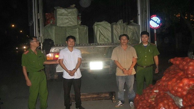 Thu giữ hơn 3 tấn pháo giấu trong xe đông lạnh tuồn vào Hà Nội