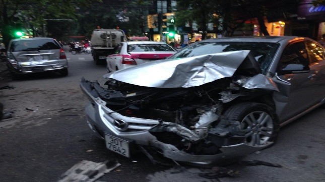 Hà Nội: “Xe điên” gây tai nạn liên hoàn trên phố