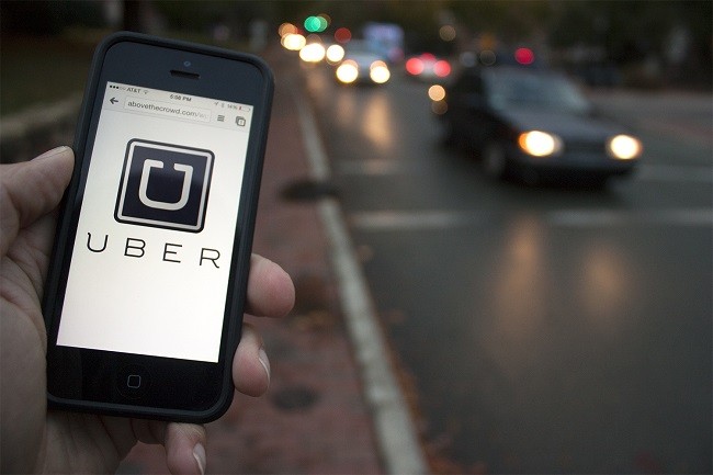 Kiến nghị tạm ngừng hoạt động của taxi Uber và Grab