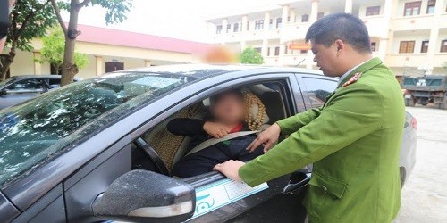 Bắt nóng kẻ cướp lái xe taxi trên đỉnh Mẫu Sơn