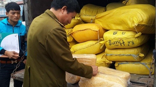 Hơn 2 tấn ruốc từ sắn dây được phát hiện tại ga Hà Nội