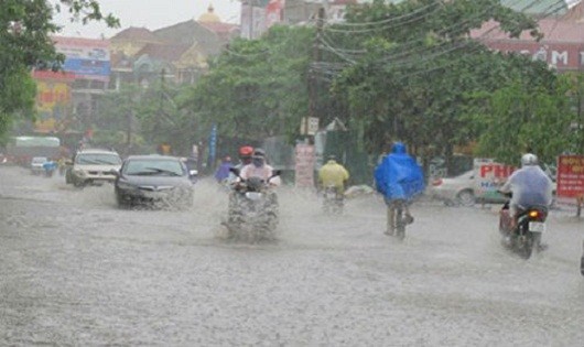 Mưa lớn kéo dài tại Hà Nội từ đêm nay tới cuối tuần