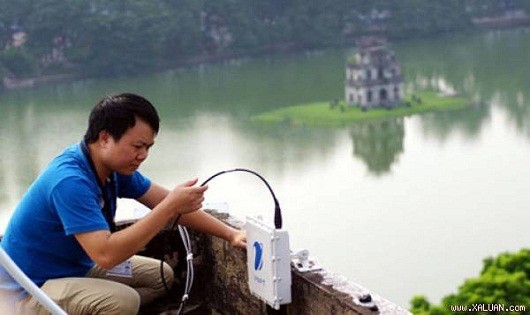 Người dân có thể sử dụng wifi miễn phí tại hồ Hoàn Kiếm