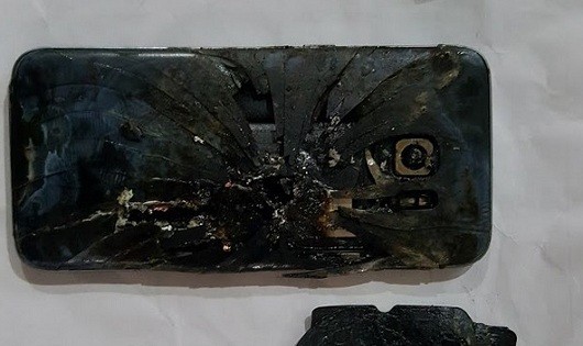 Hình ảnh chiếc Galaxy S7 edge bị hư hỏng sau khi bốc cháy được Loewen chia sẻ trên trang cá nhân của mình
