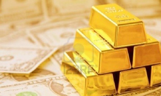 Giá vàng đồng loạt tụt dốc mạnh