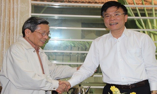 Bộ trưởng Lê Thành Long chúc Tết gia đình Phó Chủ tịch QH Nguyễn Văn Yểu