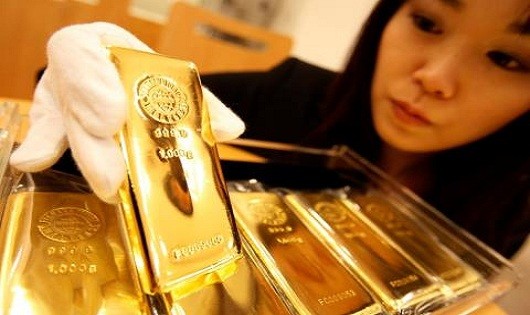 Vàng SJC giữ nguyên giá trước sự tụt dốc của vàng thế giới