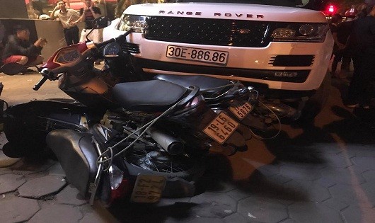 Hà Nội: Nghi vấn cướp “xe sang” rồi gây tai nạn liên hoàn