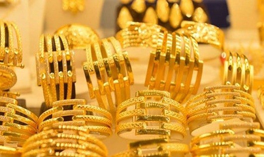 Giá vàng thế giới lao dốc mạnh kéo giá vàng trong nước sụt theo