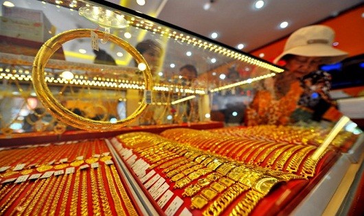 Thị trường vàng thế giới căng thẳng, vàng trong nước bấp bênh