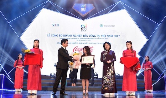 Coca-Cola được vinh danh Top 10 tại lễ công bố doanh nghiệp bền vững tại Việt Nam 2017