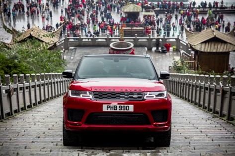 Range Rover Sport PHEV đầu tiên chinh phục cổng trời