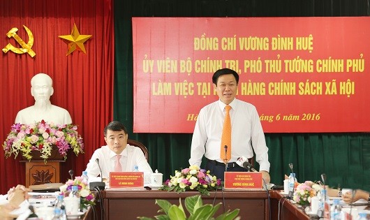 Phó Thủ tướng Vương Đình Huệ làm việc với Ngân hàng Chính sách xã hội