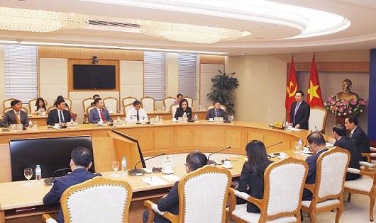Phó Thủ tướng Phạm Bình Minh gặp mặt các DN hỗ trợ và đồng hành cùng Hội nghị WEF ASEAN 2018