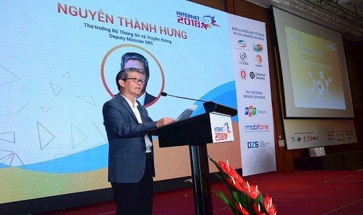Thứ trưởng Bộ TT&TT Nguyễn Thành Hưng phát biểu tại phiên hội thảo toàn thể Internet Day 2018