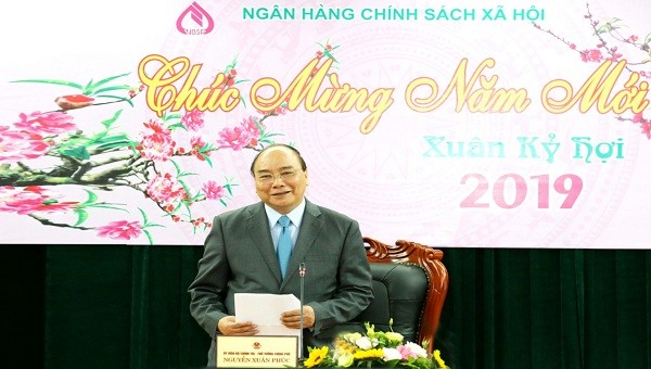 Thủ tướng Nguyễn Xuân Phúc phát biểu tại buổi gặp mặt cán bộ, người lao động Ngân hàng Chính sách Xã hội. 