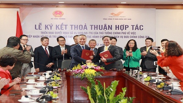 Bộ Công Thương và Tổng công ty Bưu điện Việt Nam ký kết Thỏa thuận hợp tác  về việc tiếp nhận hồ sơ và giải quyết thủ tục hành chính.