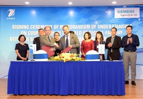 Đại diện VNPT và Siemens Việt Nam (Siemens Ltd.) ký kết Biên bản hợp tác