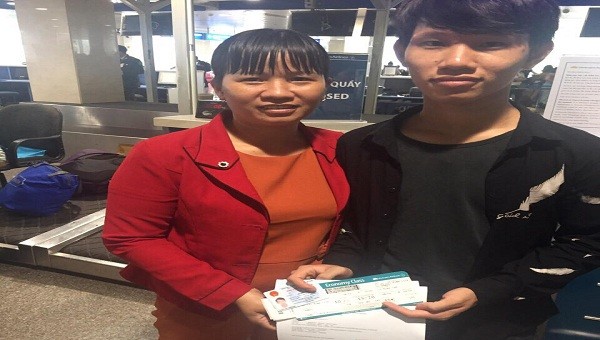 Anh Lê Minh Tâm được Cty Havaz tặng vé máy bay để hỗ trợ do lỡ chuyến.