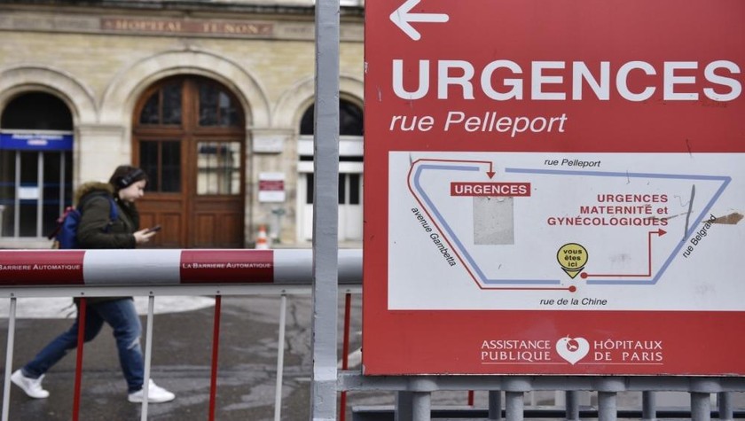 Quang cảnh bệnh viện Tenon của Paris, nơi ba nhân viên đã được xác nhận nhiễm bệnh Covid-19. Ảnh: EPA-EFE