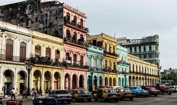 Cuba hạn chế khách du lịch nước ngoài để phòng lây lan Covid-19