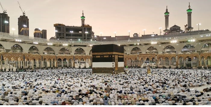  Người Hồi giáo cầu nguyện tại Nhà thờ trong cuộc hành hương hàng năm tại thành phố thánh địa Mecca.