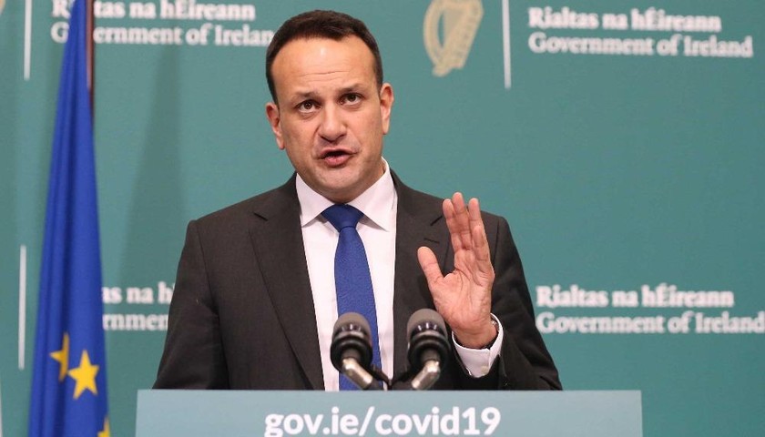 Thủ tướng Ireland Taoiseach Leo Varadkar phát biểu tại một cuộc họp báo về Covid-19 ở Dublin, Ireland, ngày 27/3. Ảnh: PA/ Getty Images