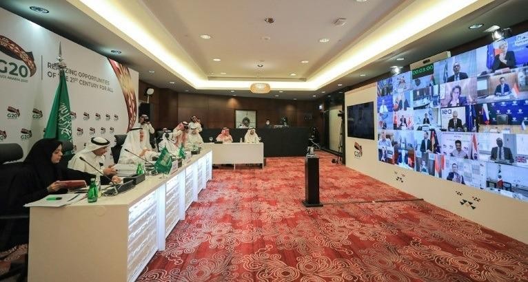 Phòng họp của các bộ trưởng dầu mỏ G20 ở Riyadh qua cầu truyền hình. Ảnh: AFP