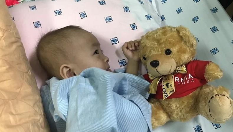 Ca mổ tim đầu tiên mà tập đoàn FLG hỗ trợ chi phí là bé Minh Thiện, 2 tuổi, sinh sống tại Cần Thơ. 