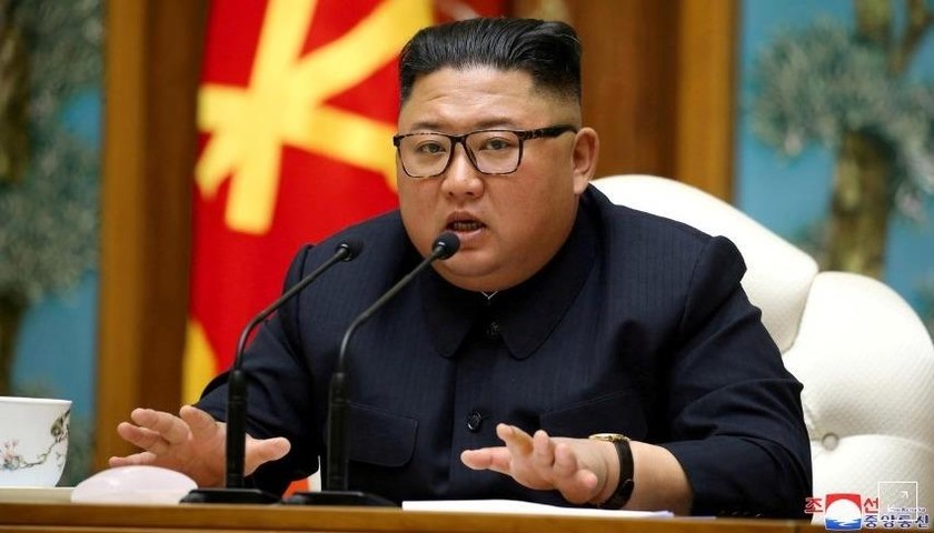 Nhà lãnh đạo Triều Tiên Kim Jong Un phát biểu khi tham gia cuộc họp của Cục Chính trị của Ủy ban Trung ương Đảng Lao động Triều Tiên (WPK) - hình ảnh  do Cơ quan Thông tấn Trung ương Triều Tiên (KCNA) phát ngày 11/4/2020. KCNA/REUTERS