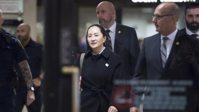 Bà Mạnh Vãn Châu, Giám đốc tài chính của Huawei, rời Tòa án tối cao British Columbia ở Vancouver (Canada) vào ngày 23/1. Ảnh: AP
