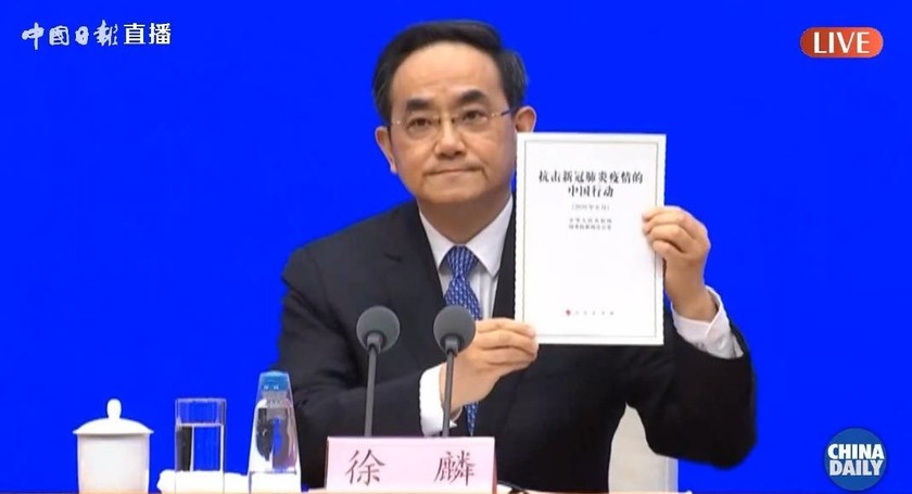 Sách trắng mang tên: "Chống dịch COVID-19: Trung Quốc hành động" được Quốc Vụ viện Trung Quốc công bố ngày 7/6 - Ảnh: Global Times
